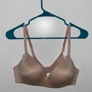 NWT 38B b.temptd Future Foundations Wire Free Bra